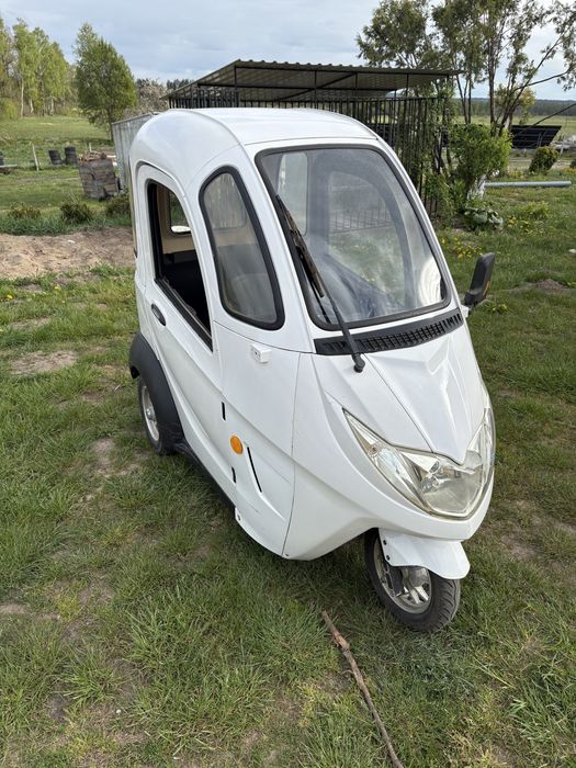 Motorower samochodzik trójkołowy skuter elektryczny kabinowy