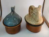 Conjunto de duas terrinas em ceramica da Secla. Peixe e Carneiro