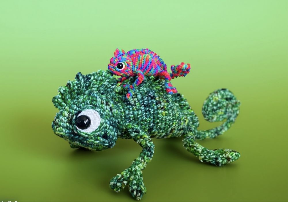 Kameleon amigurumi na szydełku