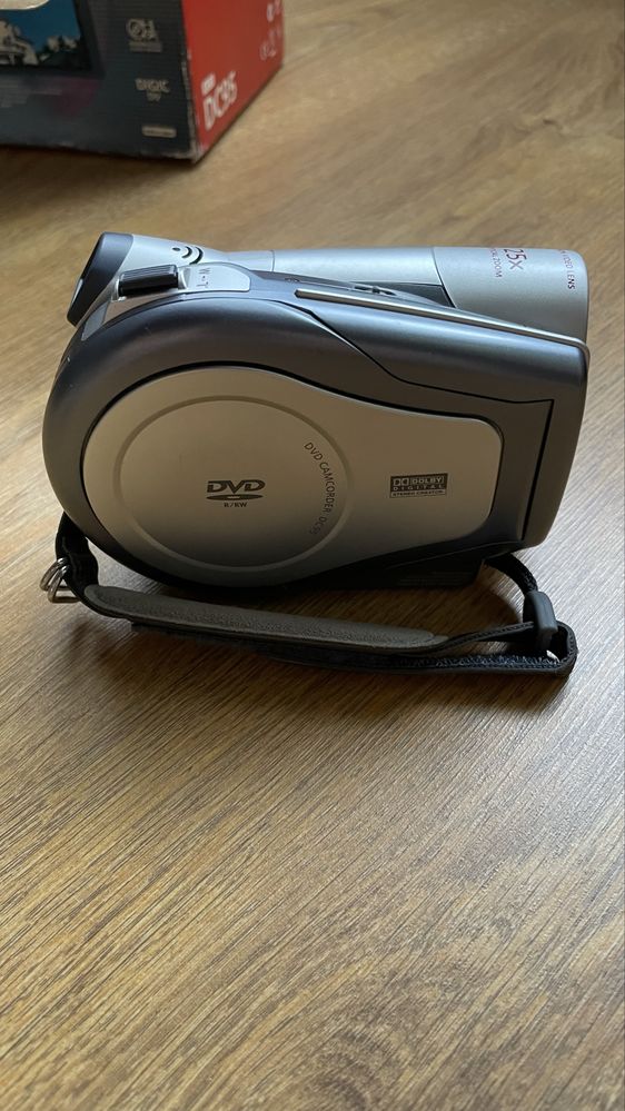 Продам видеoкамеру Canon DC95