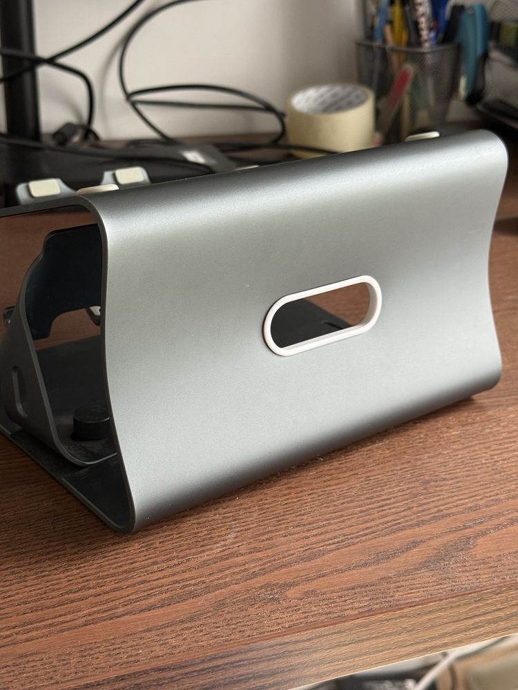 Bestand TI station stojak na laptopa Macbooka