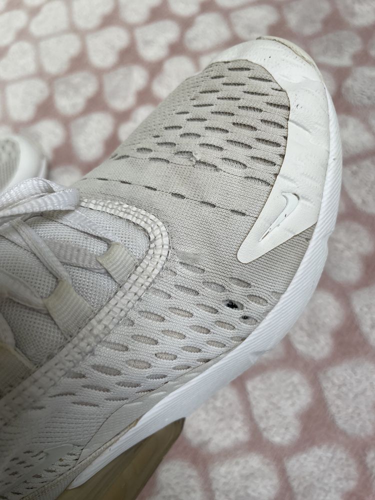 Buty marki Nike Air 270 w rozmiarze 35,5. Poduszki są zżółknięte, buty