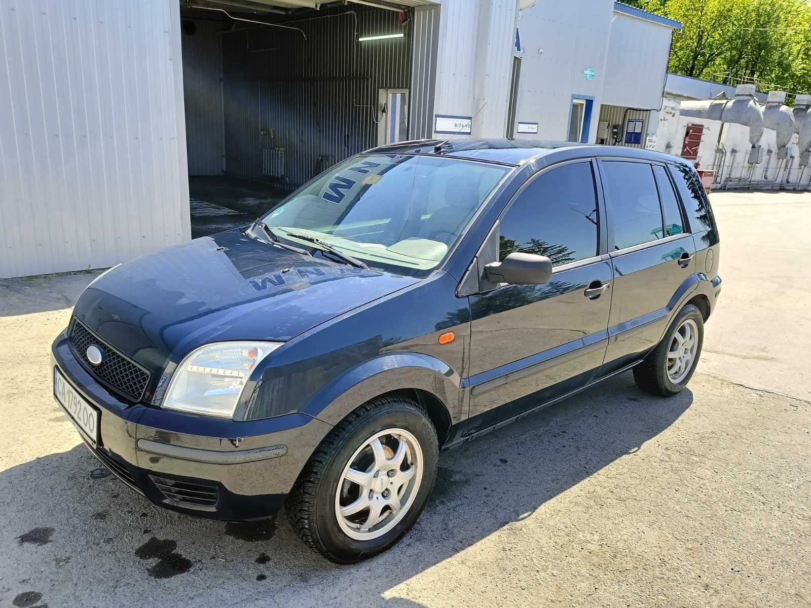 Продам автомобіль марки Ford fusion  2004