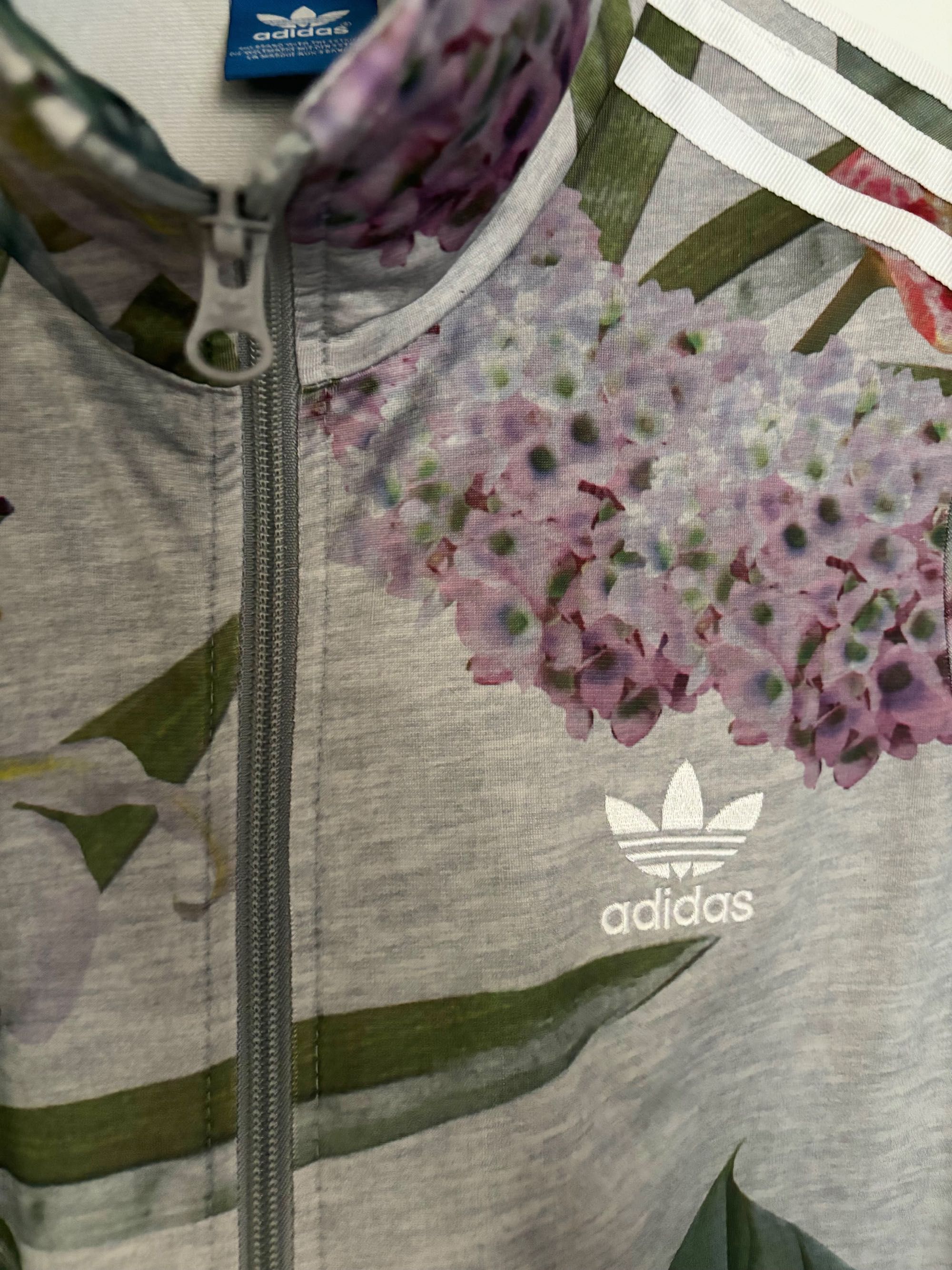 Bluza damska adidas kwiaty, kwiatowy print, wzór ED6584 rozmiar 36 38