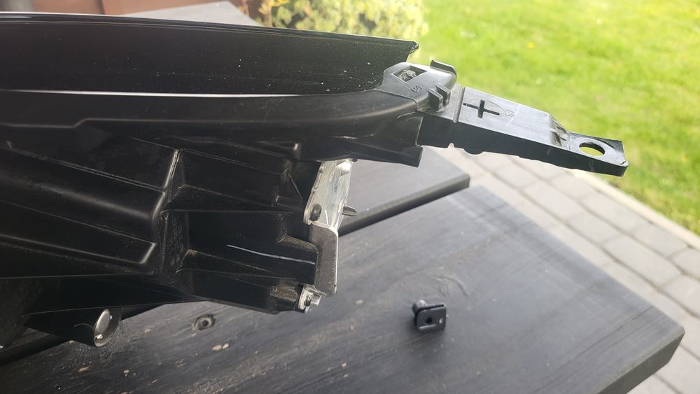 Lampa przednia ford escape prawa