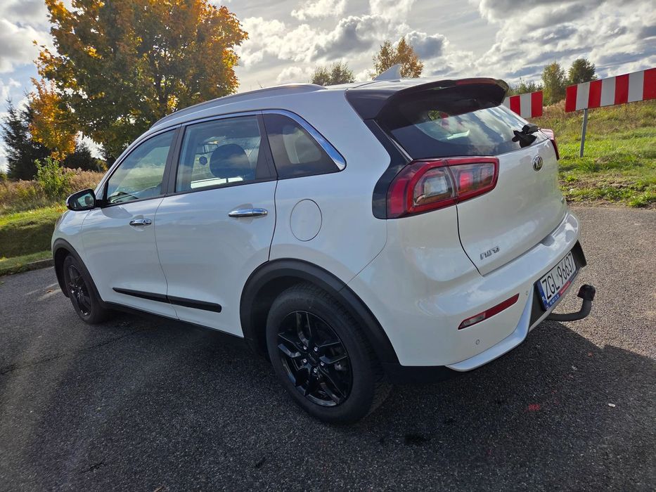 Kia Niro Super stan, hybryda, nowe opony, FV23%, HAK, kamera cofania, NAVI