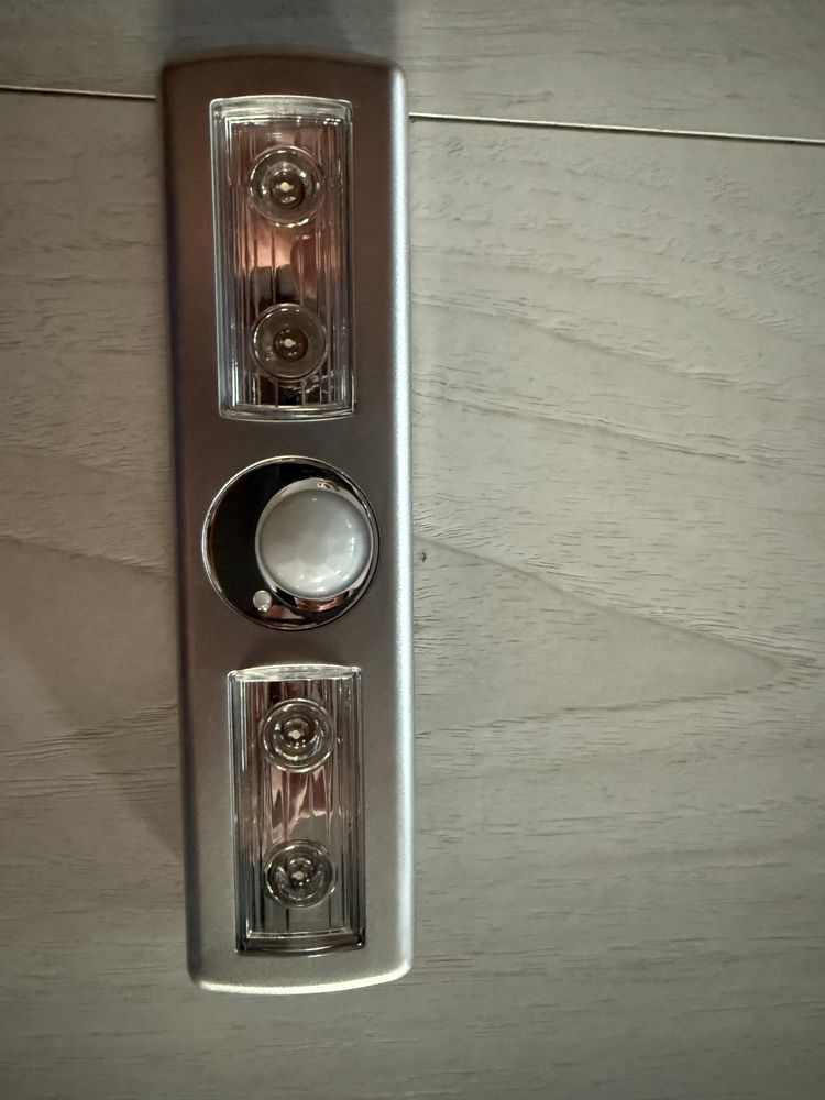 Lampka led z czujnikiem ruchu nowa