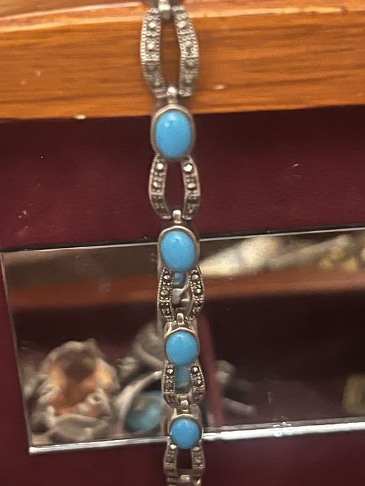 Продаются кольца серебряные с камнями