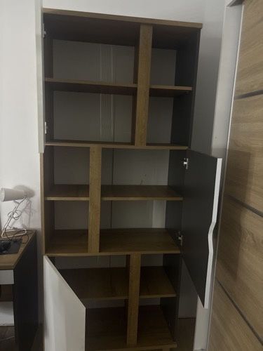 Szafka ,regal 200/80cm, szafka ma w jednej z wnęk plame