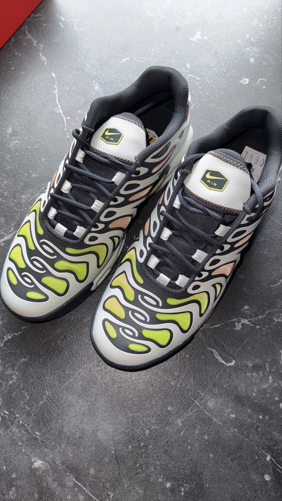 Nike Air Max Plus Drift “Light Silver/Volt” | r. 42.5 |