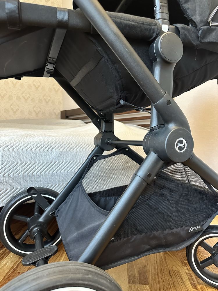 Коляска фірми Cybex