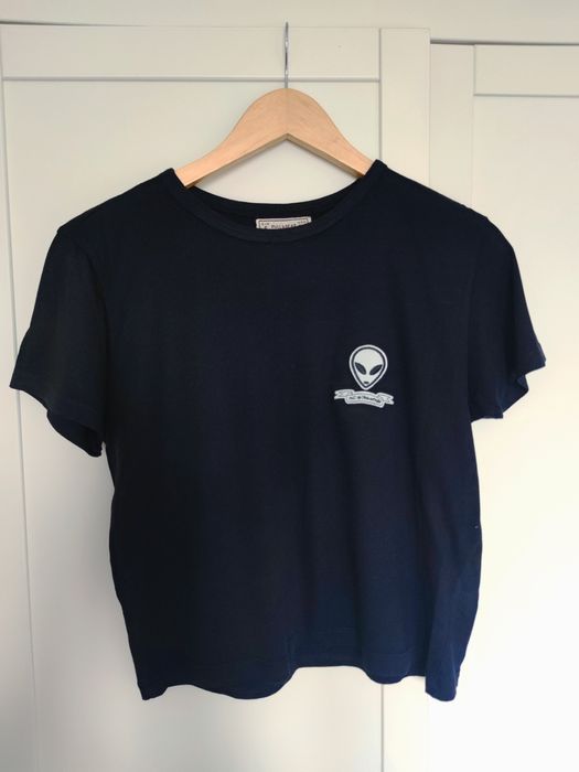 Granatowy top z naszywką alien