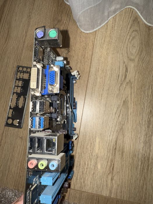 Материнська плата Asus P8B75-M Б/У