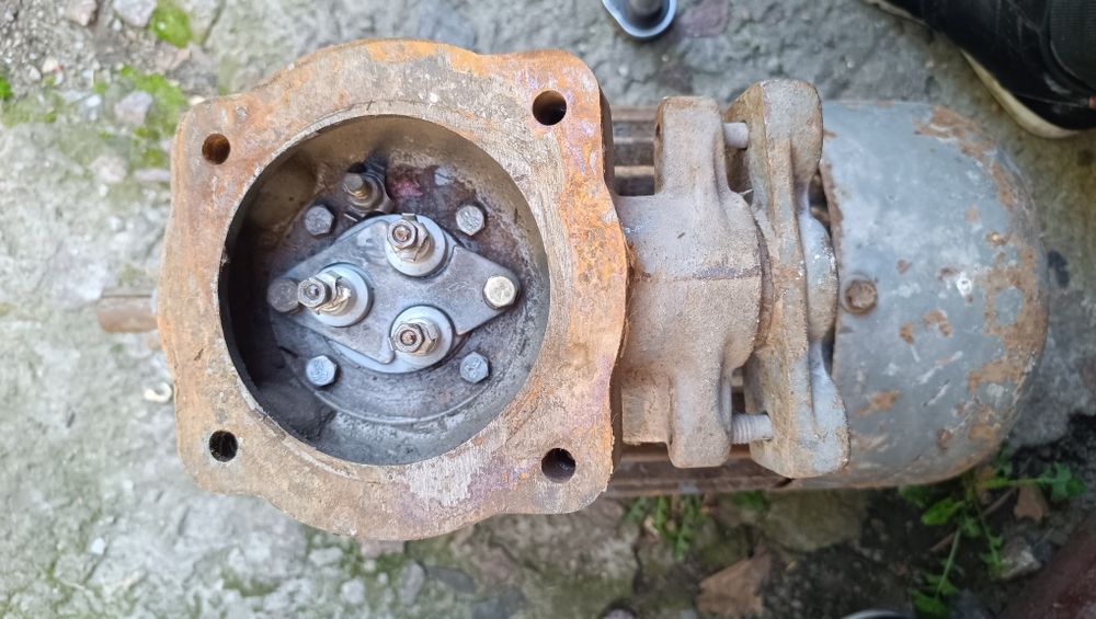 Двигун єлектричний