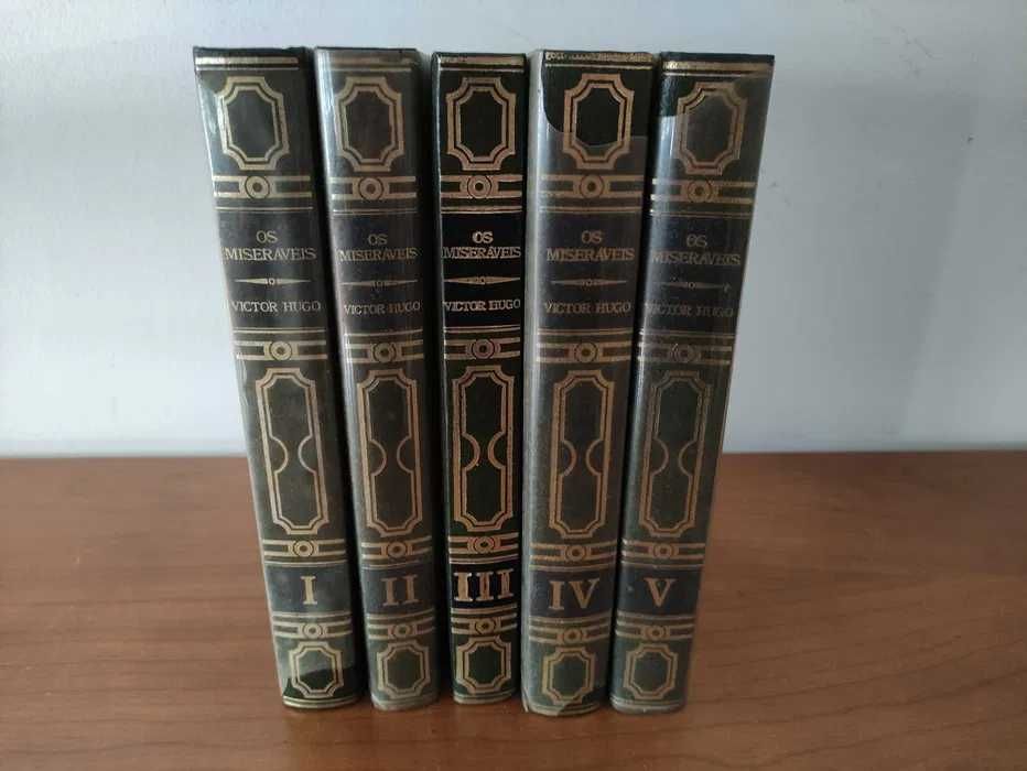 Os Miseráveis, de Victor Hugo (5 volumes)