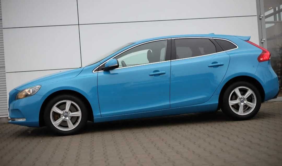 Продам VOLVO V40 D4 2016 рік,НЕ З США ,БЕЗ АВАРІЙ