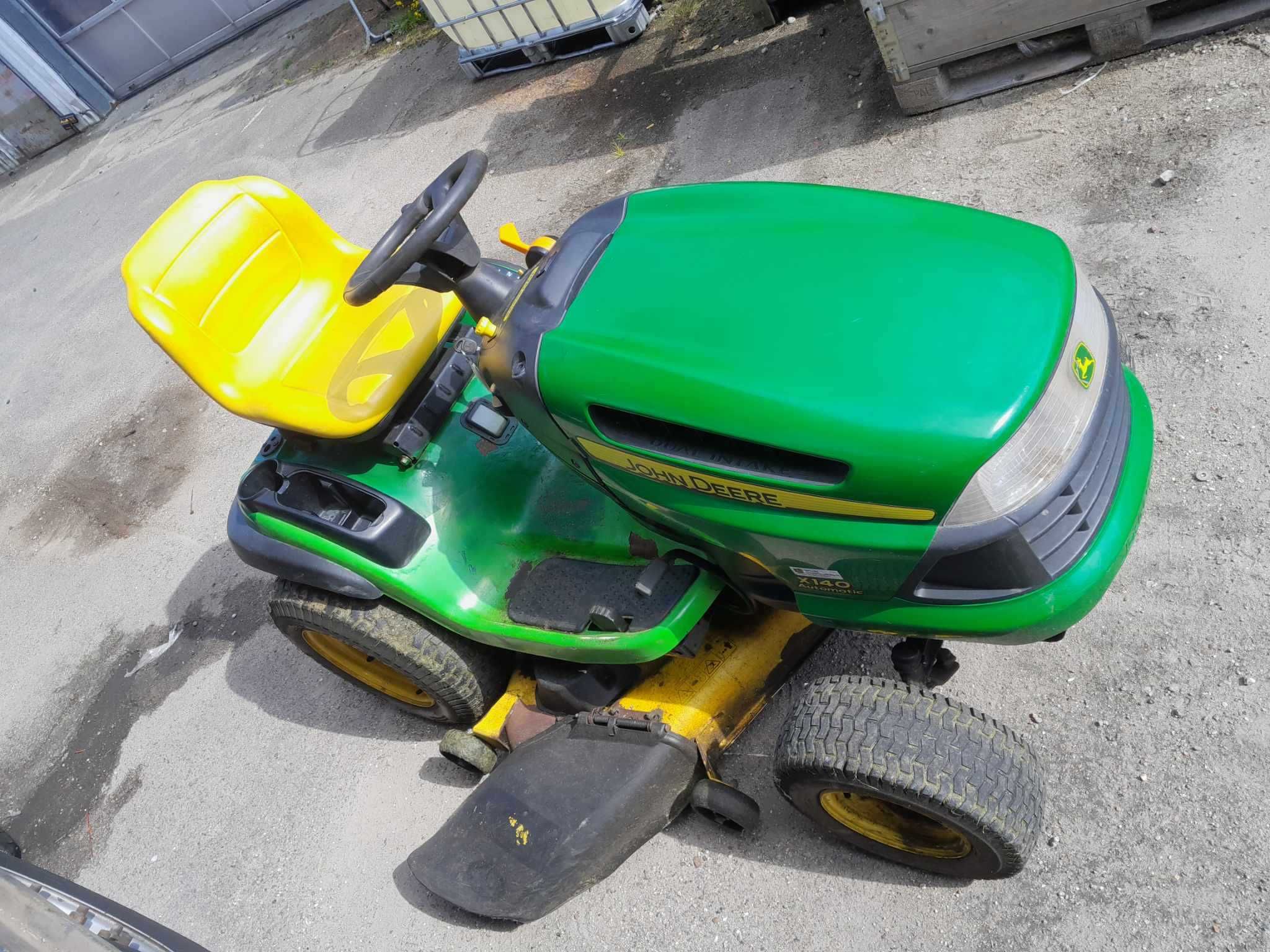 Kosiarka John Deere X 140 z 2009 roku
