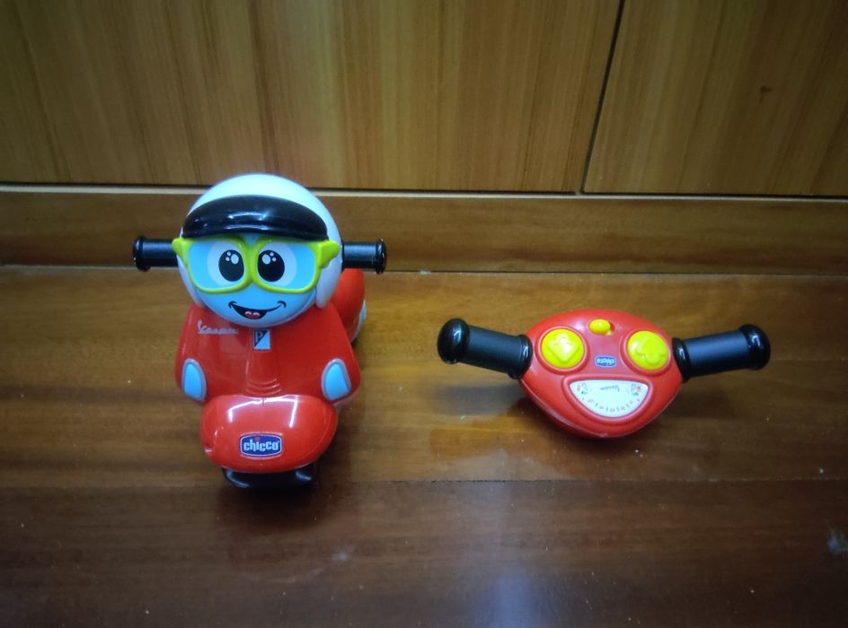 Moto telecomandada da Chicco - Vespa