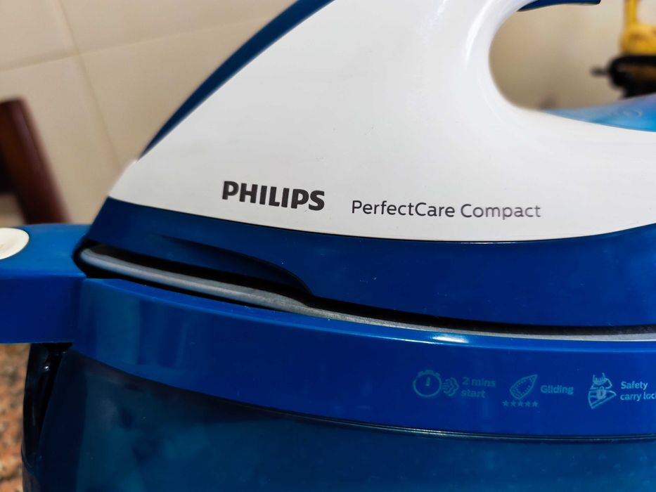 Ferro de engomar com caldeira Philips