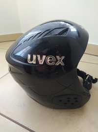 Kask narciarski Uvex.