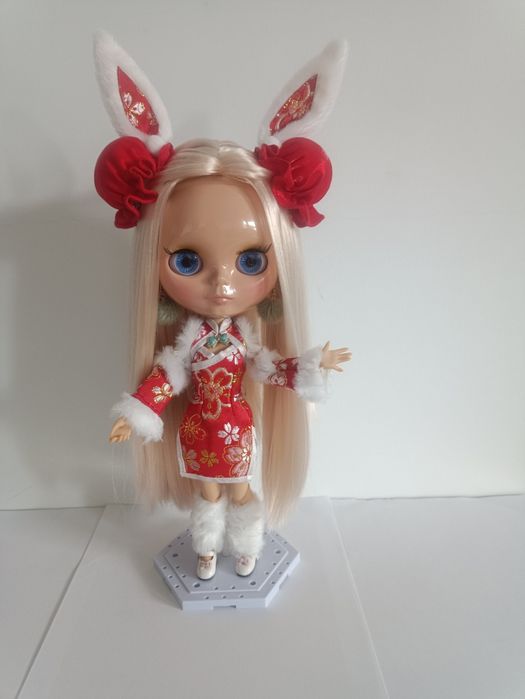 Lalka Blythe z przegubem szyjnym. Nowa