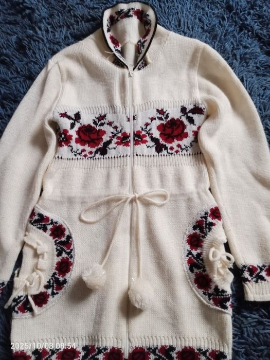 Вязана кофтинка -вишиванка для дівчинки