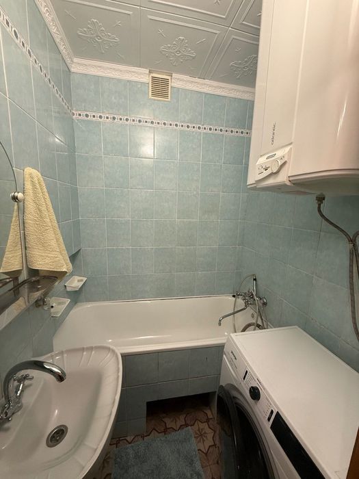 Продаж 1к.кв-ри. вул. Пулюя 50000 дол. США. Цегла! Торг