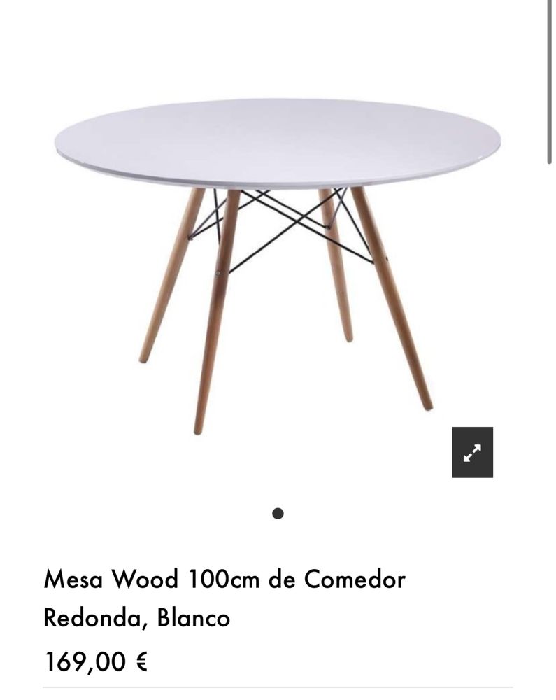 Mesa redonda com oewuenas marcas no tampo
