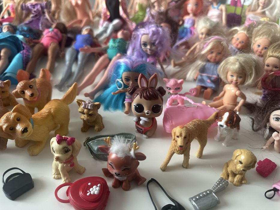 Zestaw Barbie – Kamper DreamCamper + ponad 30 lalek + akcesoria!