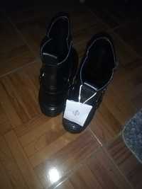 Botas Stradivarius n35 NOVO