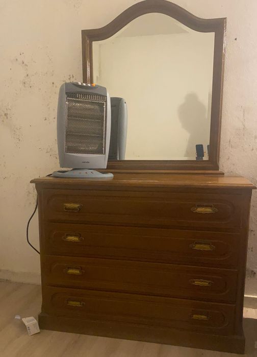 Penteadeira e dois cria