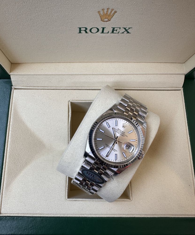 Rolex Datejust Silver dial, 36 mm, Oystersteel Cal.3235 Clean