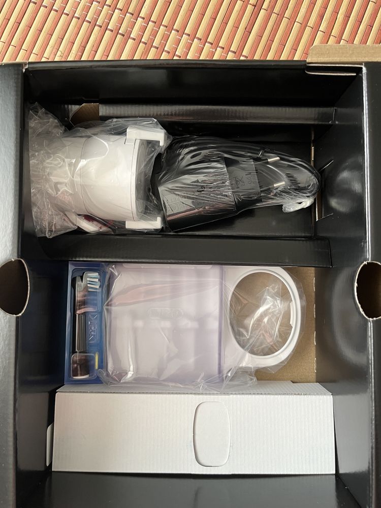 Електрична зубна щітка Oral-B Genius 10000N