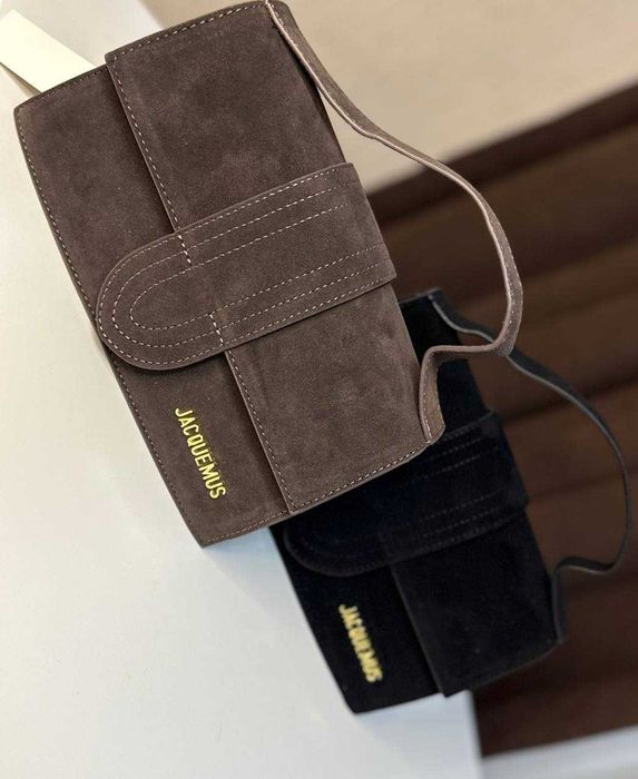Стильна сумочка Jacquemus із замші — елегантність у кожній деталі