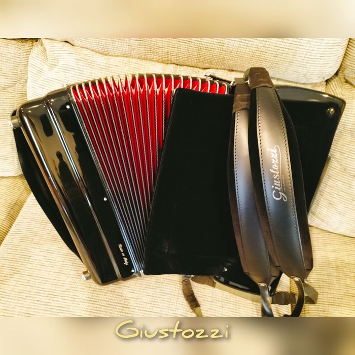 Acordeão/acordeon Giustozzi 96 Baixos de 2023.