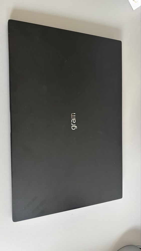 LG Gram 15.6” 1TB 16GB RAM - i7