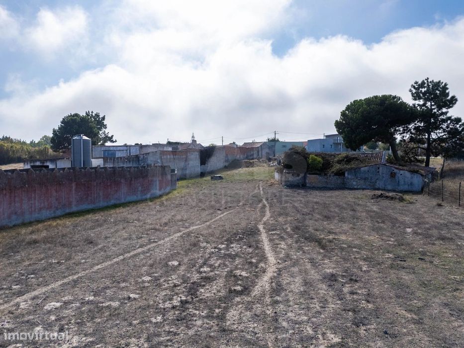 Terreno com ruína na Serra do Bouro