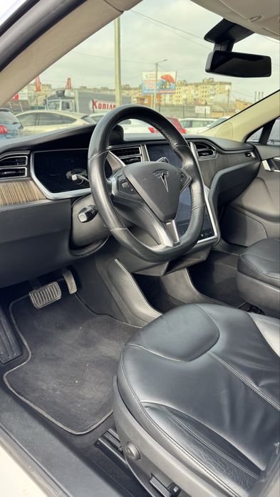 Європейська Tesla Model Тесла Модель S 2014р. 85 кВт 7 місць Запас 440