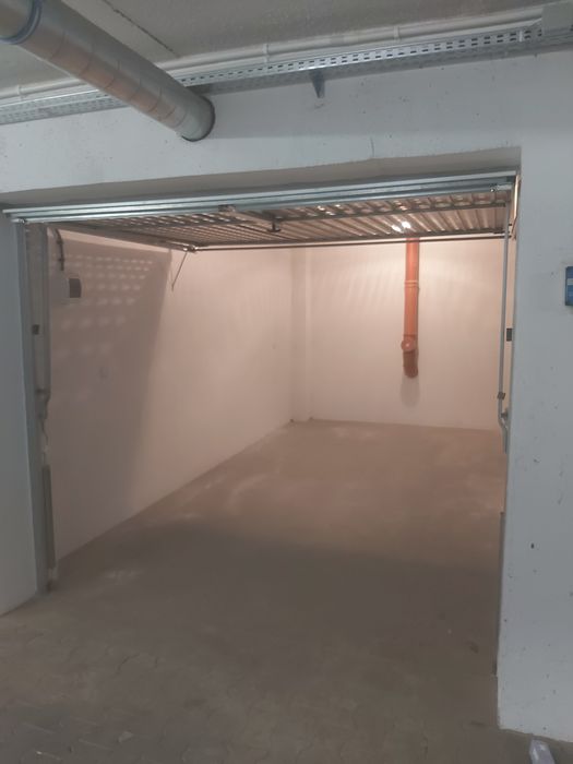 Sprzedam garaz w super lokalizacji wraz z najemcą lub bez.