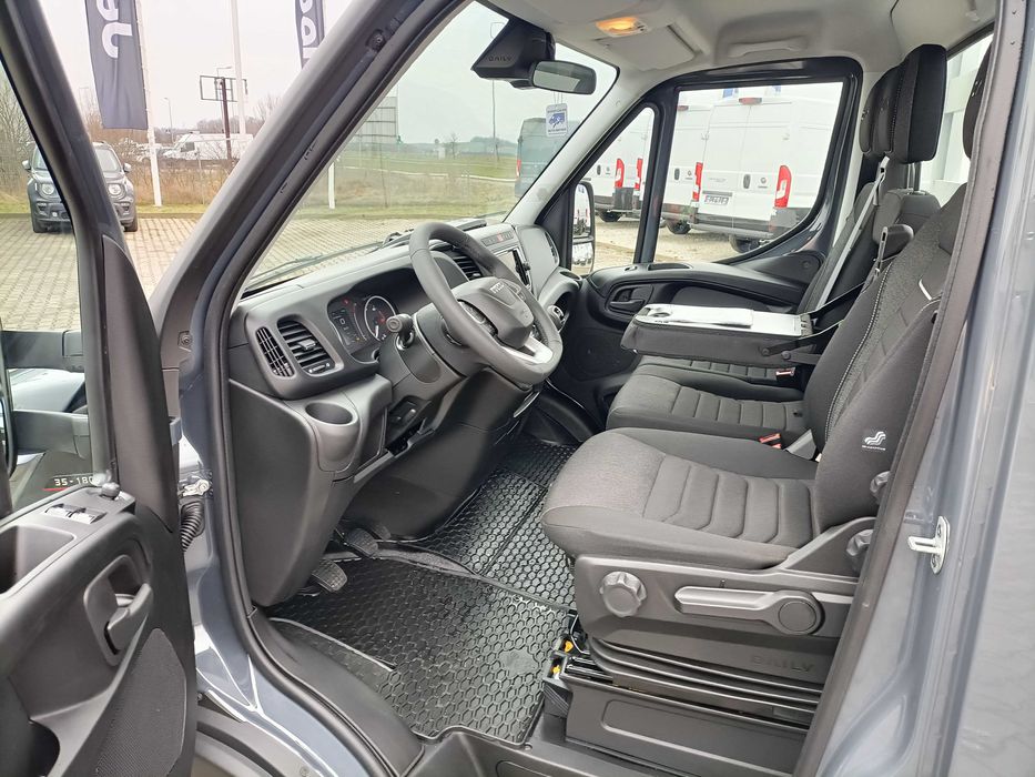 Wypożyczalnia LEGNICA Wynajem busa Skrzynia Otwarta 10 EP