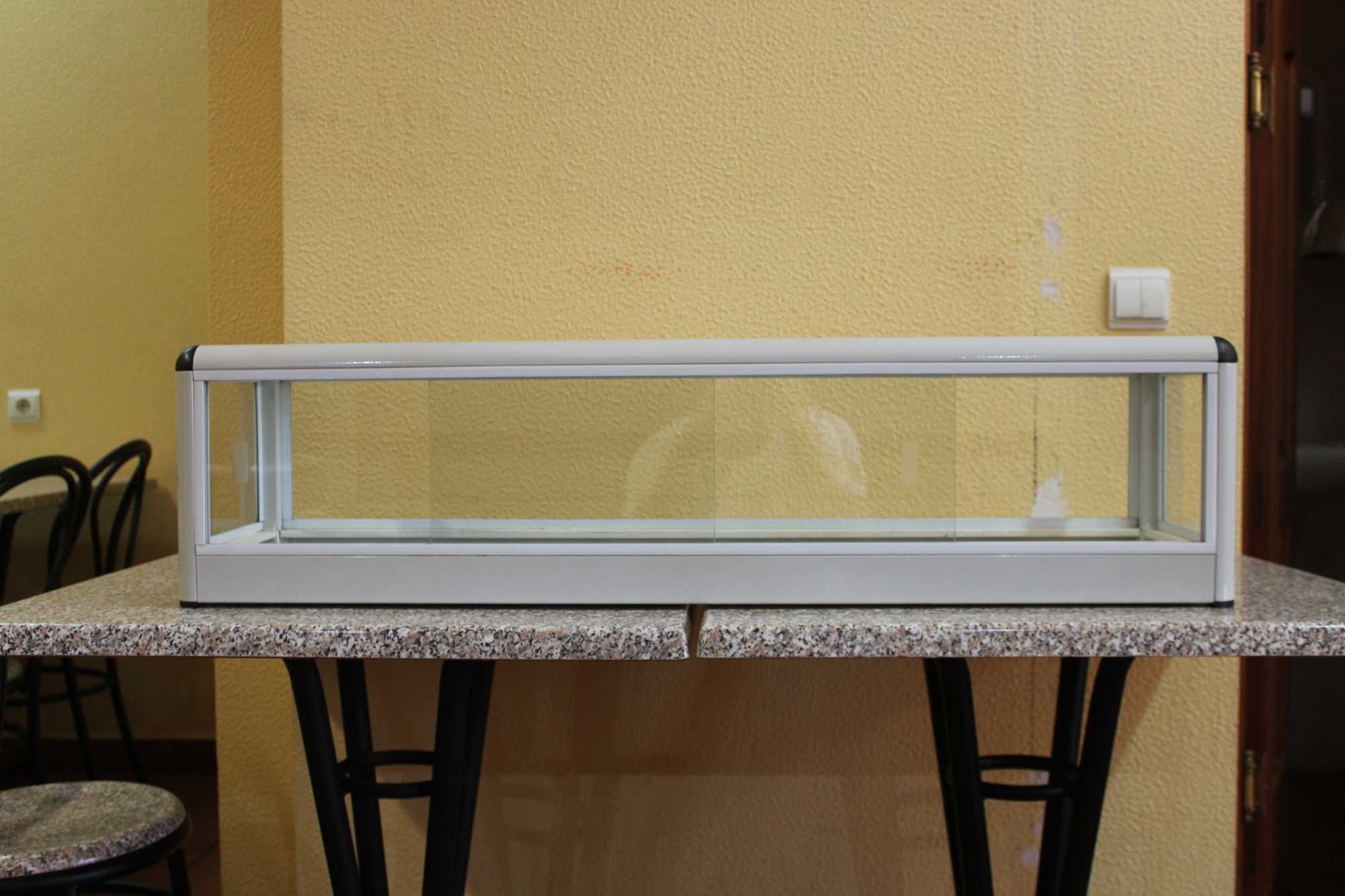 Vitrine para sandes e bolos