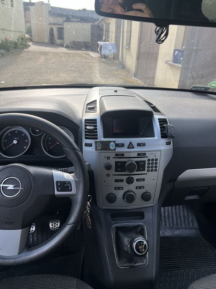 Opel zafira 7- osobowa 1.9 CDTI Bogate wyposazenie Faktura VAT