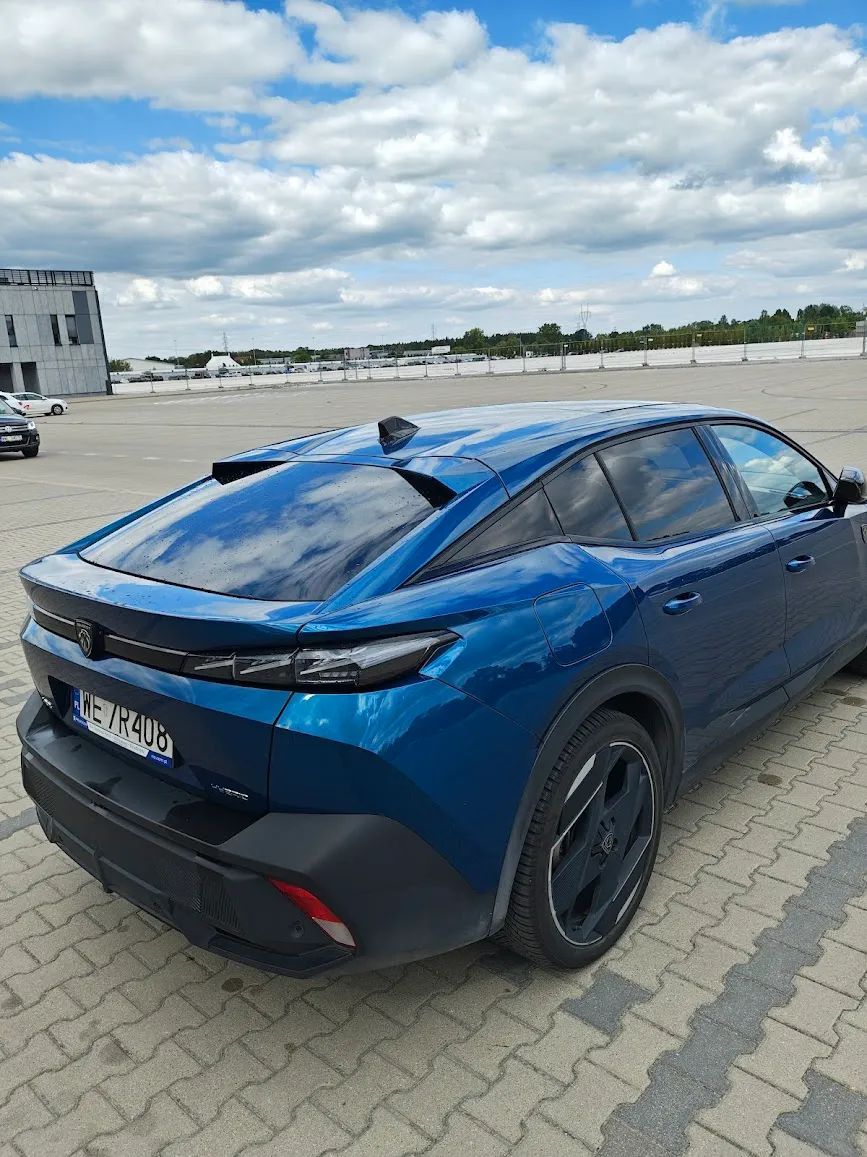 Peugeot 408 Peugeot 408 plugin 225 KM wersja First Edition Salon Polska