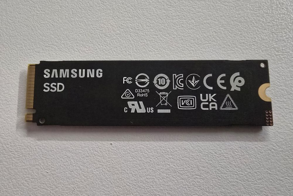 SSD Samsung PM9C1a 512gb

Ємність: 512 GB

Форм-фак