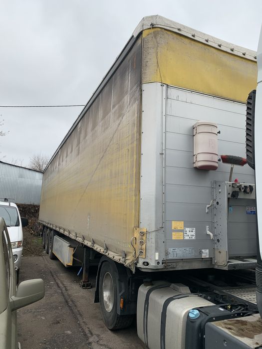 Тягач плюс напівпричеп