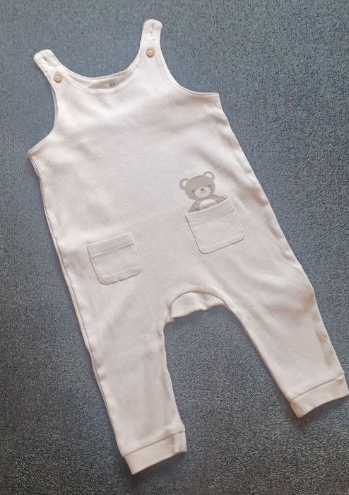 Przepiękne, kremowe ogrodniczki niemowlęce rozmiar 74 H&M.