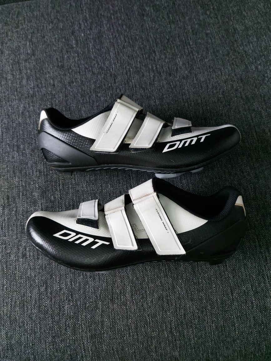Sapatos de encaixe