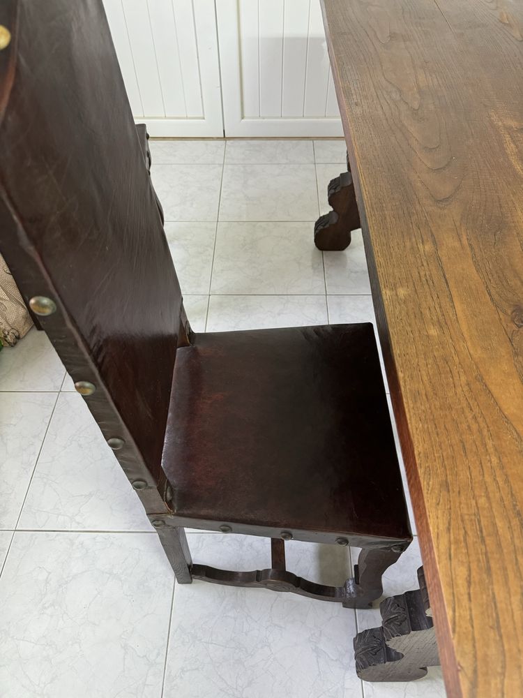 Conjunto mesa e cadeiras