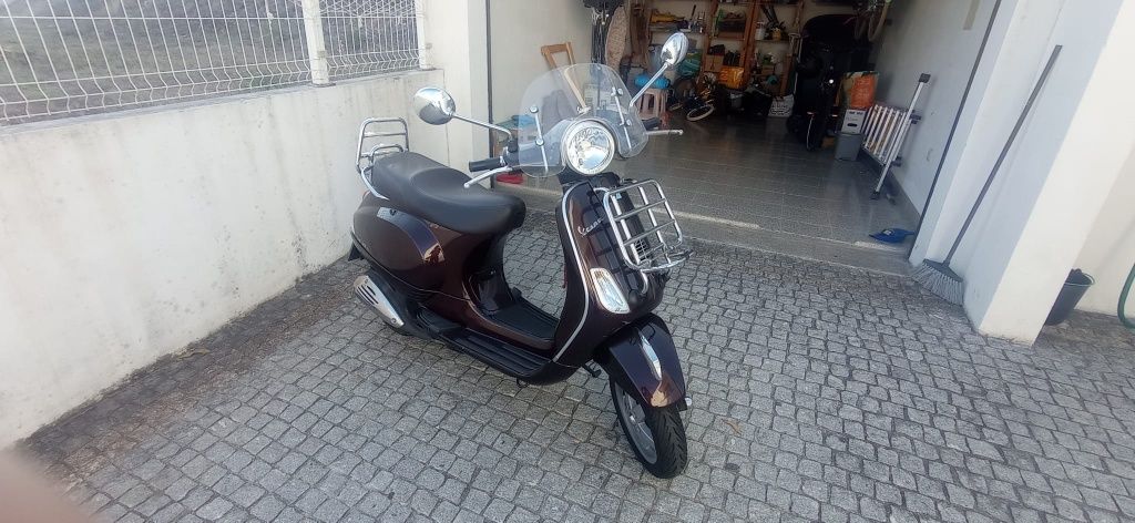 Vespa LX Touring 125 ie
