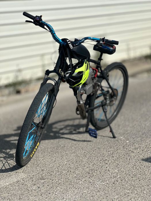 Motorizada 100cc anda muito barulho dela e de mota grande